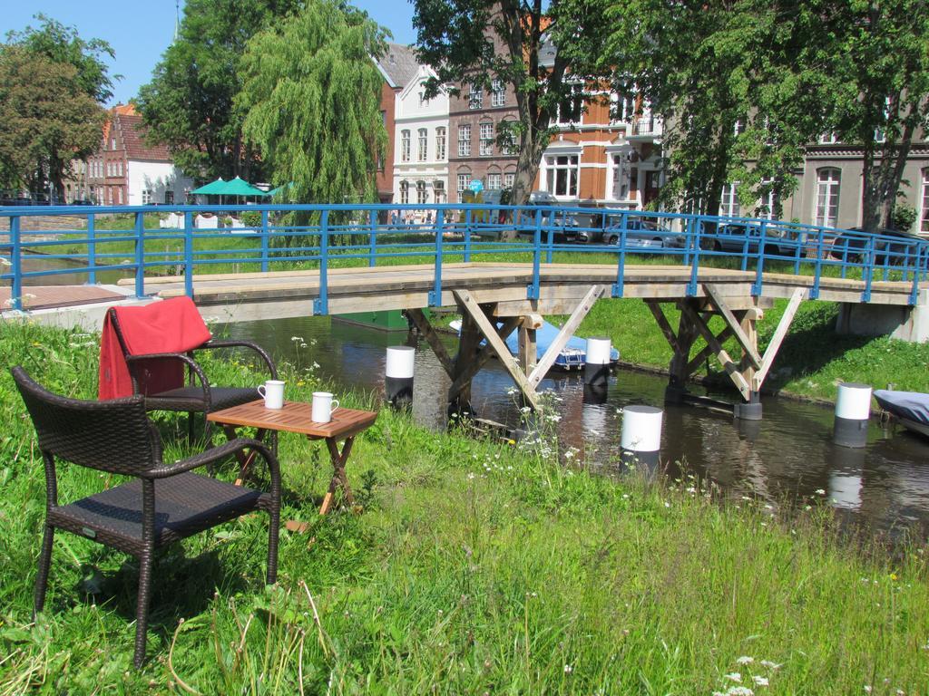 Apartments Im Froschhaus Mit Fruehstueckskuechen Friedrichstadt Exteriér fotografie